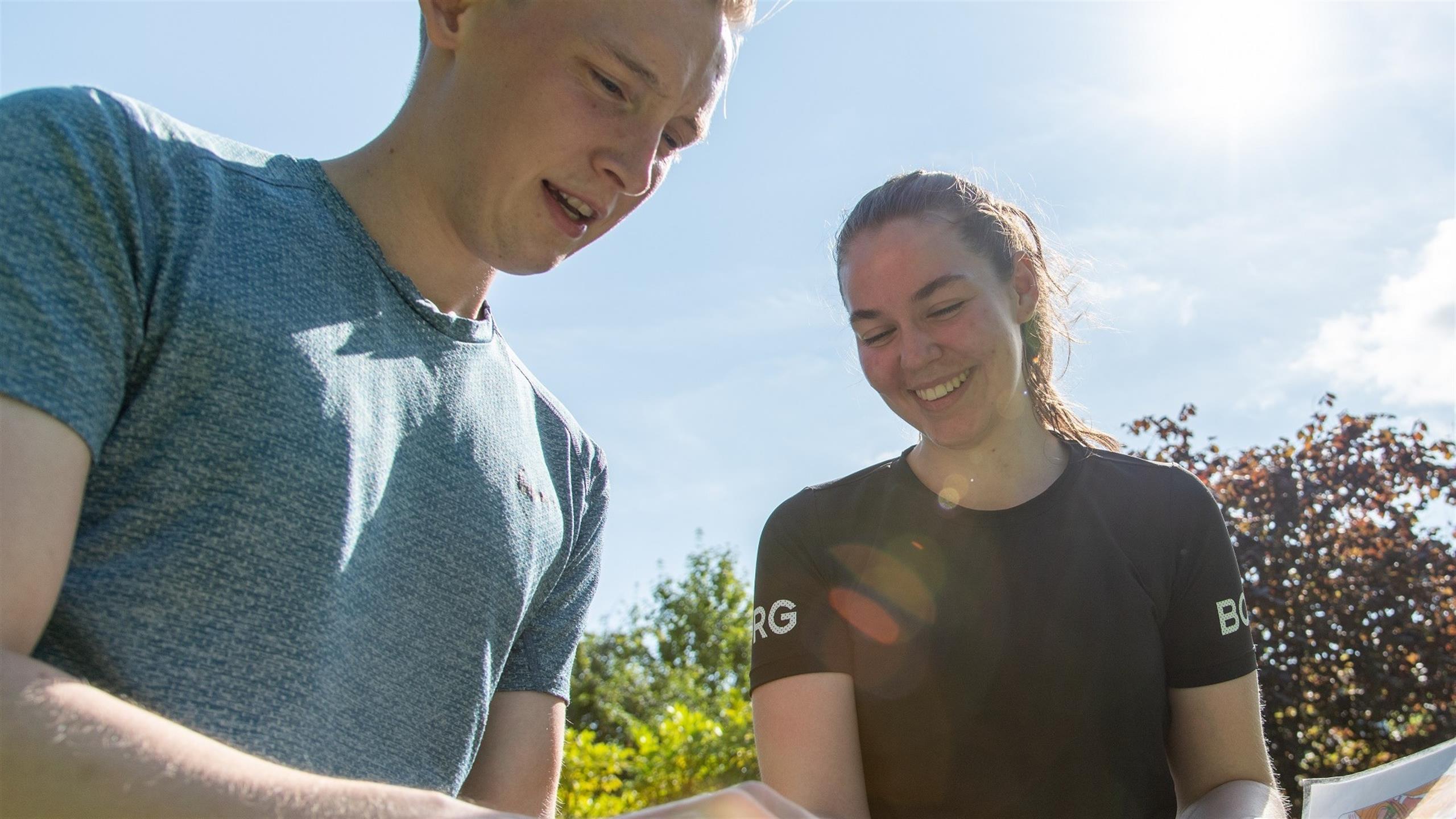 Studenter ute i naturen