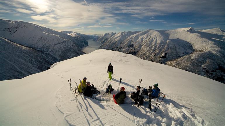 Skitur med utsikt over Fjærlandsfjorden